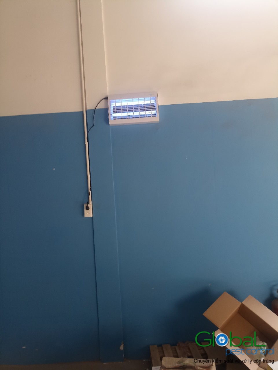 Lắp đặt đèn diệt côn trùng nhà máy thực phẩm