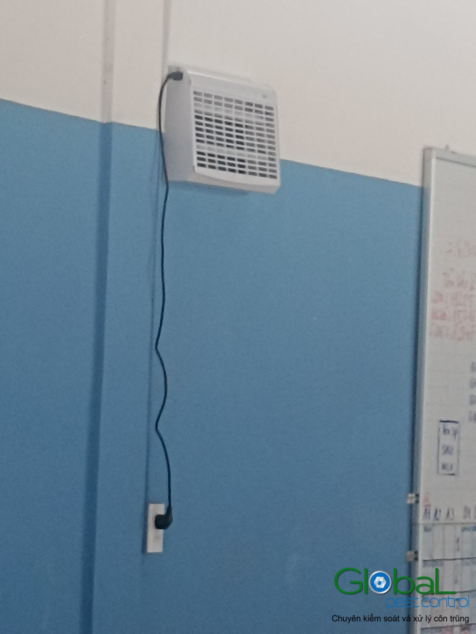 Lắp đặt đèn diệt côn trùng nhà máy thực phẩm