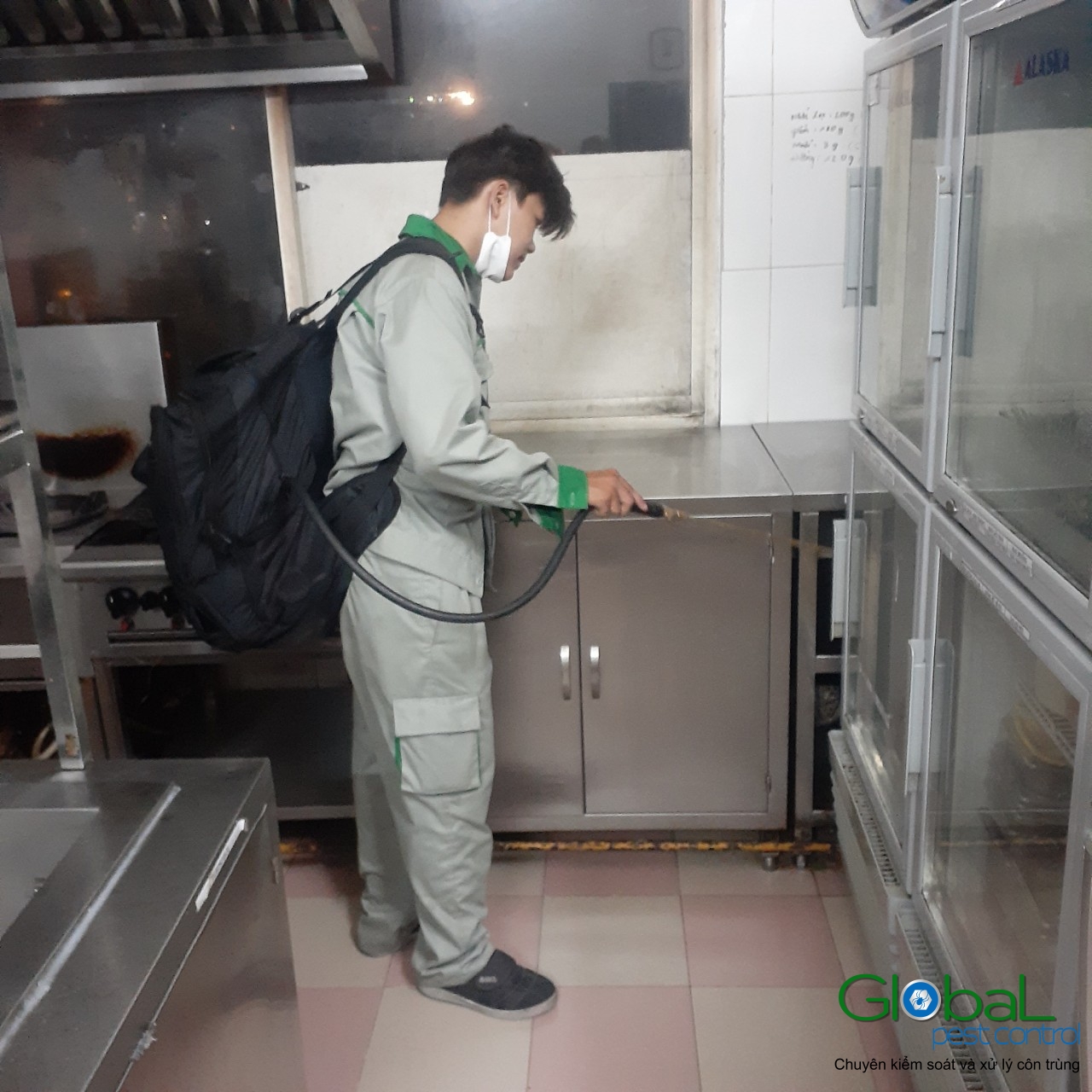 Phun diệt côn trùng định kỳ